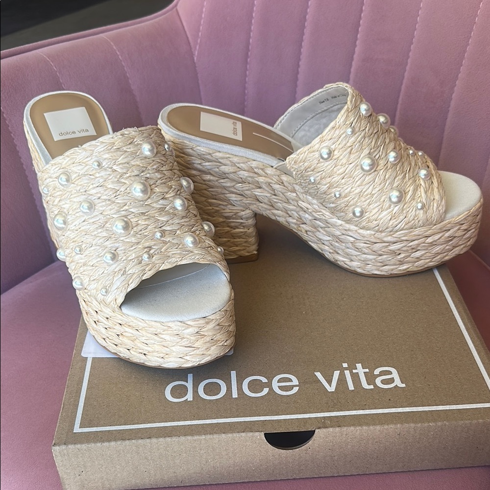 Dolce Vita Women's Cream Woven Platform Sandals with pearls